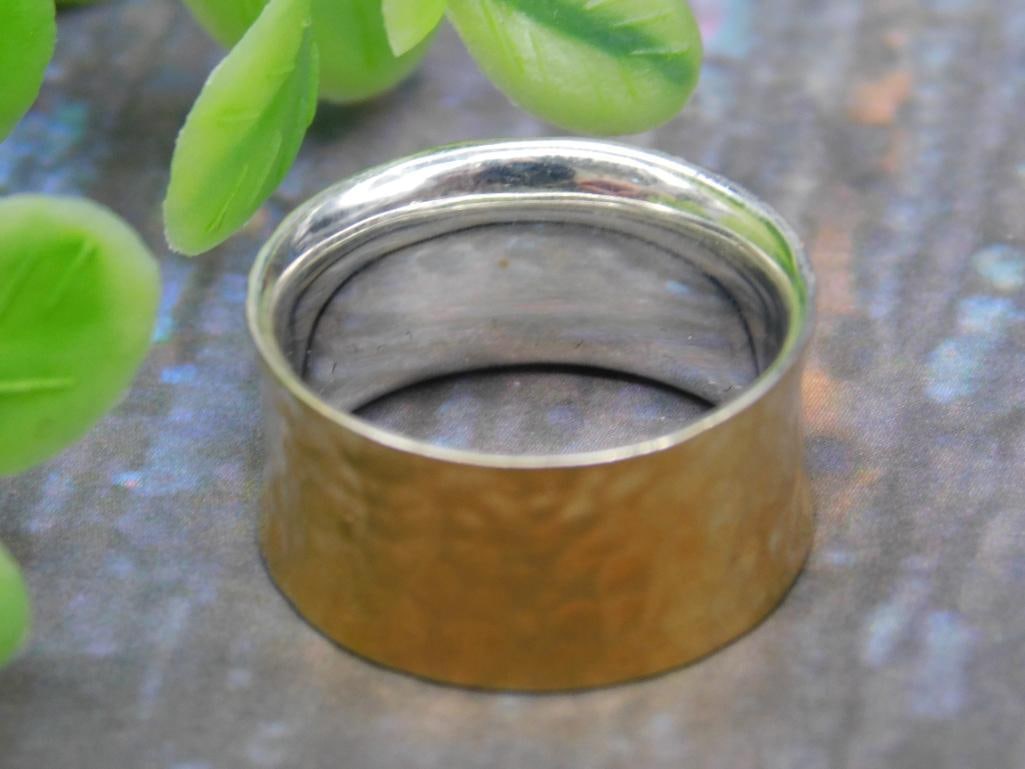 STERLING SILVER RING: STERLING SILVER RING