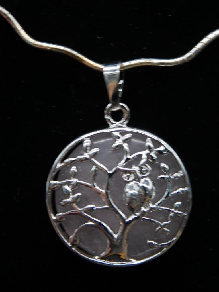 ROSE QUARTZ PENDANT ON STERLING SILVER CHAIN NECKLACE: ROSE QUARTZ PENDANT ON STERLING SILVER CHAIN NECKLACE