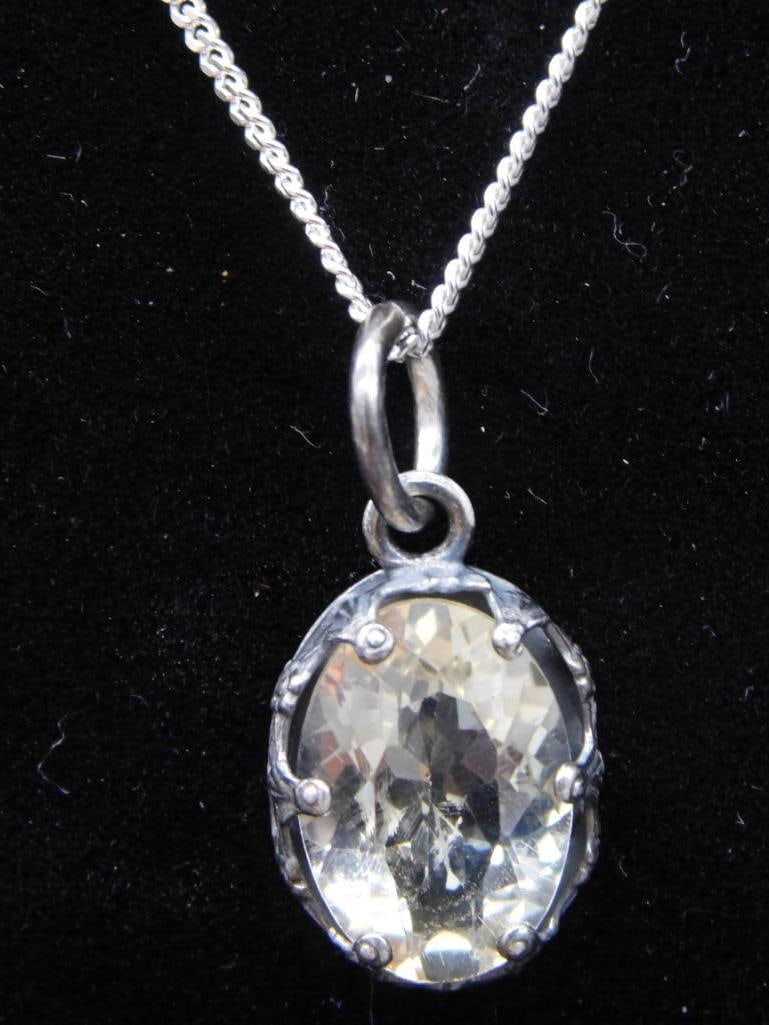 TOPAZ PENDANT ON STERLING SILVER CHAIN: TOPAZ PENDANT ON STERLING SILVER CHAIN