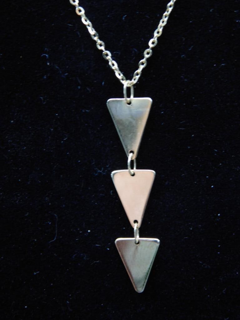 14K GOLD DIAMOND CUT CHAIN TRIPLE TRIANGE NECKLACE: 14K GOLD DIAMOND CUT CHAIN TRIPLE TRIANGE NECKLACE ANY PURCHASE OF GOLD, SILVER, OR DIAMONDS OVER $300 WILL REQUIRE PAYMENT VIA WIRE TRANSFER OR CASH.