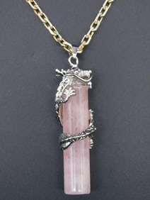 ROSE QUARTZ DRAGON PENDANT ON CHAIN NECKLACE VINTAGE ANTIQUE