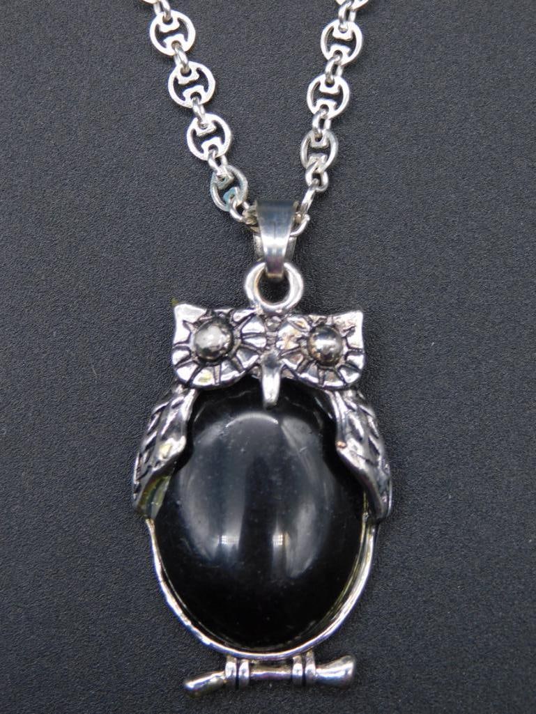 OWL PENDANT ON STERLING SILVER CHAIN NECKLACE VINTAGE ANTIQUE: OWL PENDANT ON STERLING SILVER CHAIN NECKLACE VINTAGE ANTIQUE