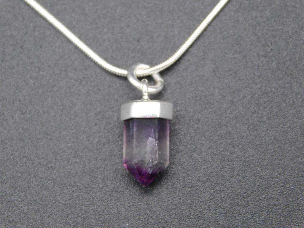 FLUORITE PENDANT ON ITALIAN STERLING SILVER CHAIN NECKLACE VINTAGE ANTIQUE: FLUORITE PENDANT ON ITALIAN STERLING SILVER CHAIN NECKLACE VINTAGE ANTIQUE