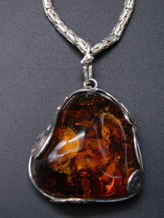 BALTIC AMBER PENDANT ON STERLING SILVER HEAVY DECORATIVE CHAIN VINTAGE ANTIQUE: BALTIC AMBER PENDANT ON STERLING SILVER HEAVY DECORATIVE CHAIN VINTAGE ANTIQUE