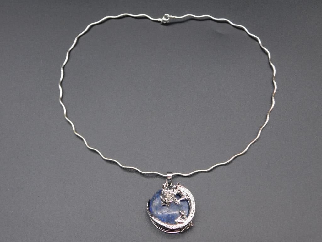 LAPIS LAZULI DRAGON PENDANT ON STERLING SILVER ITALIAN CHAIN VINTAGE ANTIQUE: LAPIS LAZULI DRAGON PENDANT ON STERLING SILVER ITALIAN CHAIN VINTAGE ANTIQUE