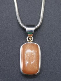 MOONSTONE PENDANT ON STERLING SILVER SNAKE CHAIN NECKLACE VINTAGE ANTIQUE