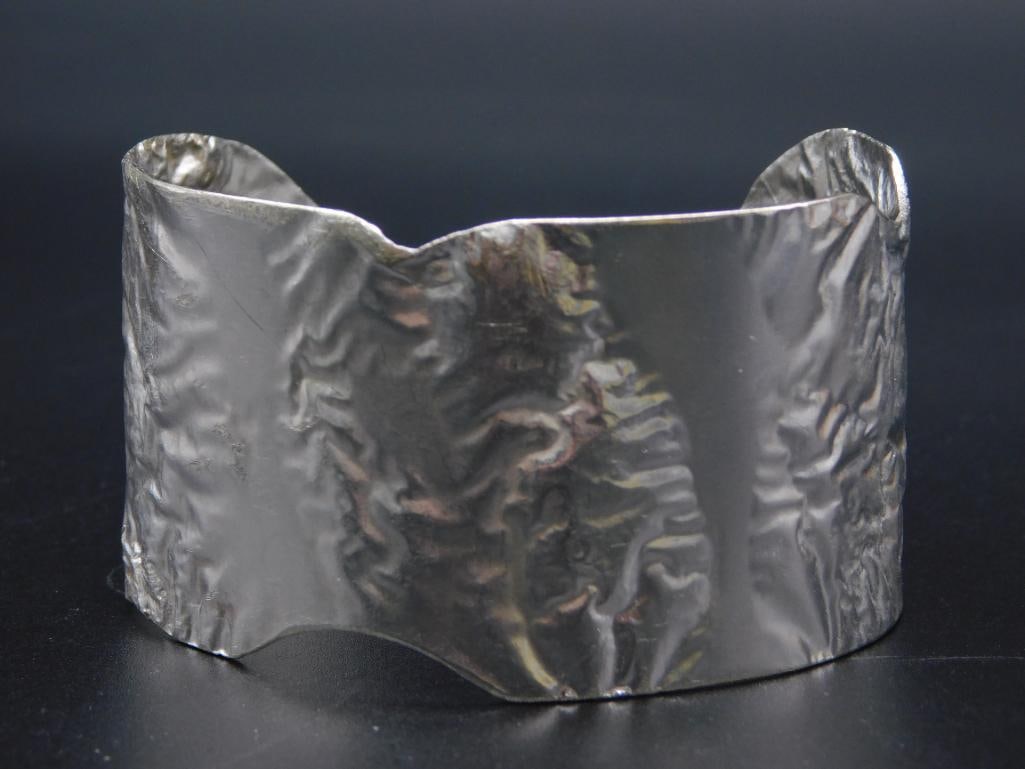 STERLING SILVER HAMMERED CUFF BRACELET VINTAGE ANTIQUE (1 of 2)