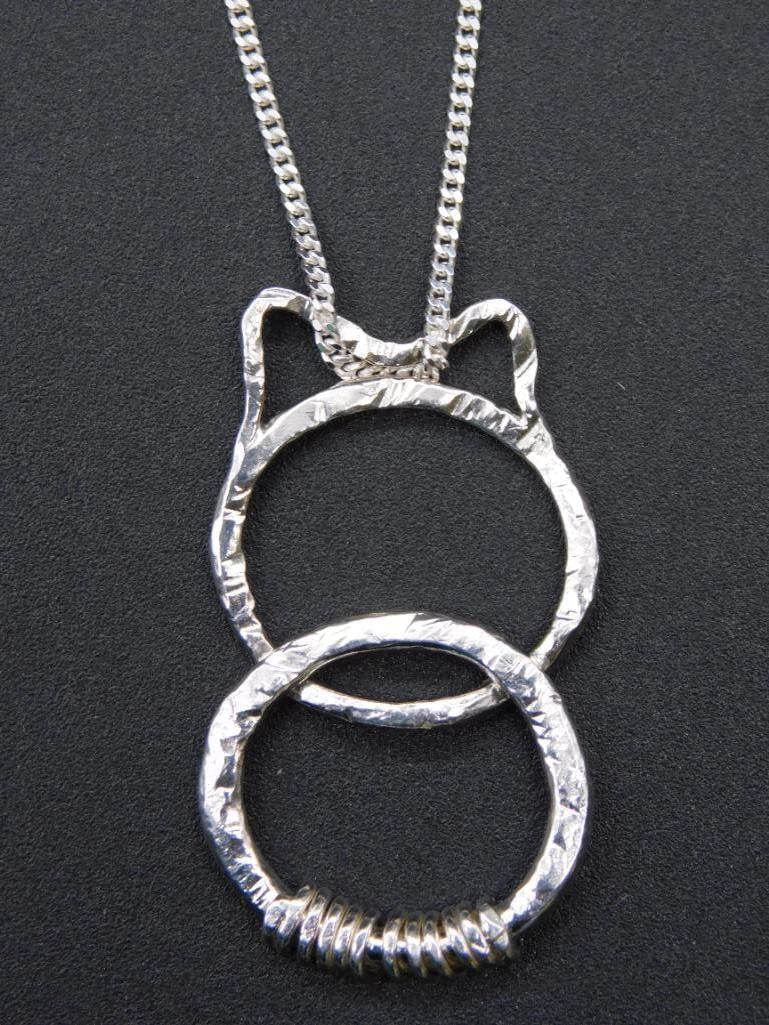 HAMMERED LINK PENDANT ON STERLING SILVER CHAIN NECKLACE VINTAGE ANTIQUE (1 of 4)