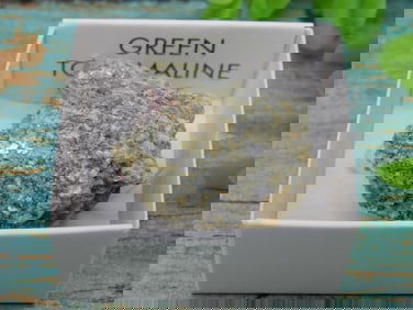 GREEN TOURMALINE ROCK STONE LAPIDARY SPECIMEN