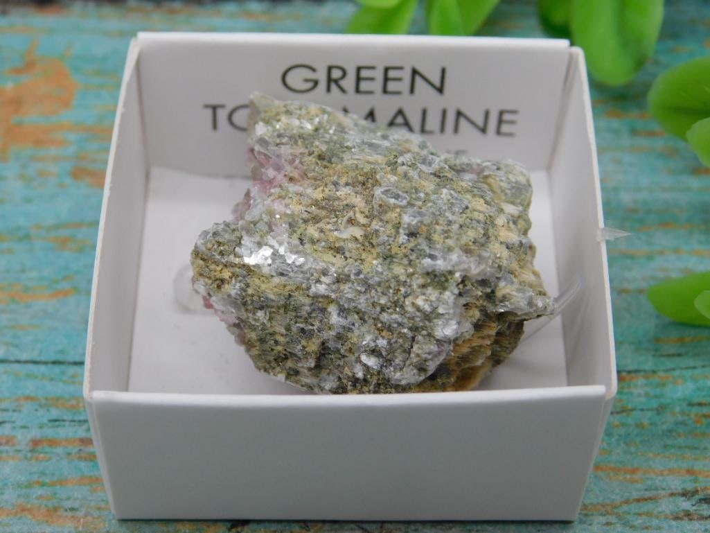 GREEN TOURMALINE ROCK STONE LAPIDARY SPECIMEN: GREEN TOURMALINE ROCK STONE LAPIDARY SPECIMEN