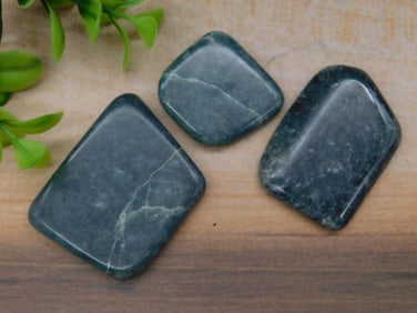 JADE ROCK STONE LAPIDARY SPECIMEN