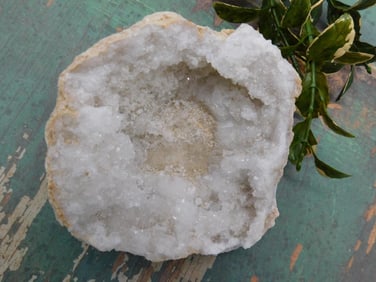 GEODE ROCK STONE LAPIDARY SPECIMEN