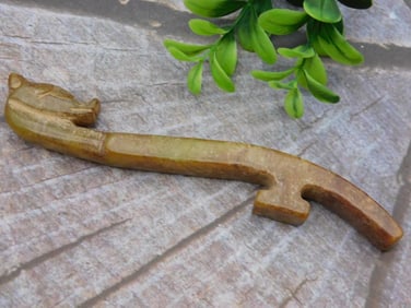 CARVED JADE ROCK STONE LAPIDARY SPECIMEN