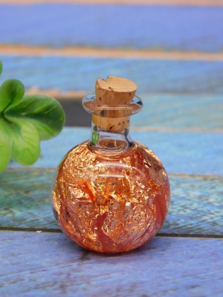 COPPER FLAKES IN BOTTLE ROCK STONE LAPIDARY SPECIMEN: COPPER FLAKES IN BOTTLE ROCK STONE LAPIDARY SPECIMEN