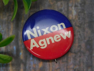 NIXON AGNEW CAMPAIGN PIN VINTAGE ANTIQUE