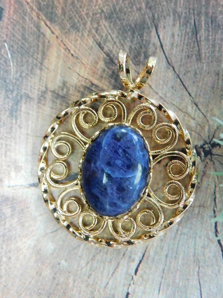 SODALITE PENDANT ROCK STONE LAPIDARY SPECIMEN: SODALITE PENDANT ROCK STONE LAPIDARY SPECIMEN