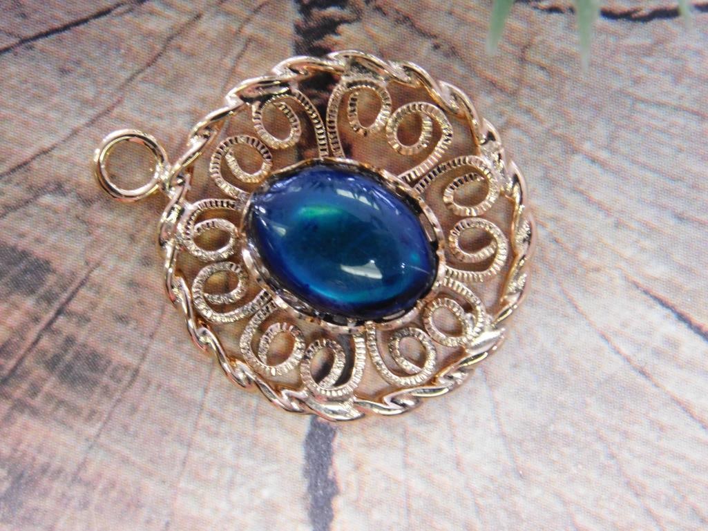 ABALONE PENDANT ROCK STONE LAPIDARY SPECIMEN: ABALONE PENDANT ROCK STONE LAPIDARY SPECIMEN