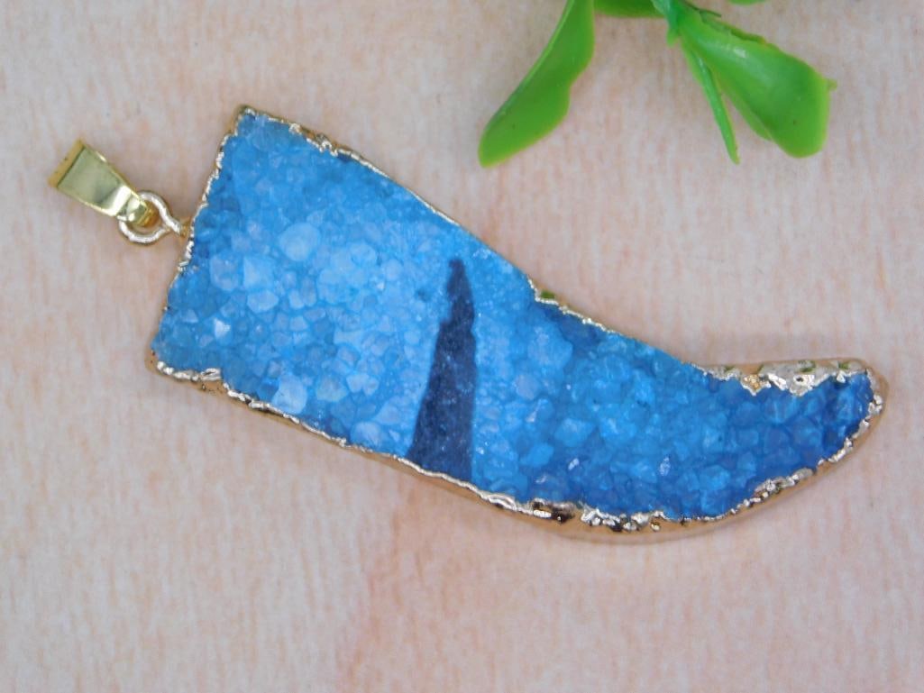 DRUZY QUARTZ STONE PENDANT ROCK STONE LAPIDARY SPECIMEN: DRUZY QUARTZ STONE PENDANT ROCK STONE LAPIDARY SPECIMEN