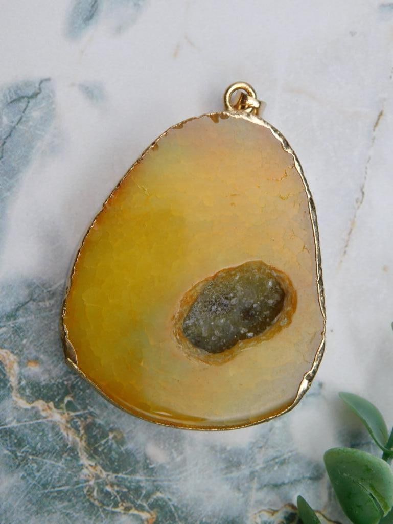 AGATE SLICE PENDANT ROCK STONE LAPIDARY SPECIMEN: AGATE SLICE PENDANT ROCK STONE LAPIDARY SPECIMEN