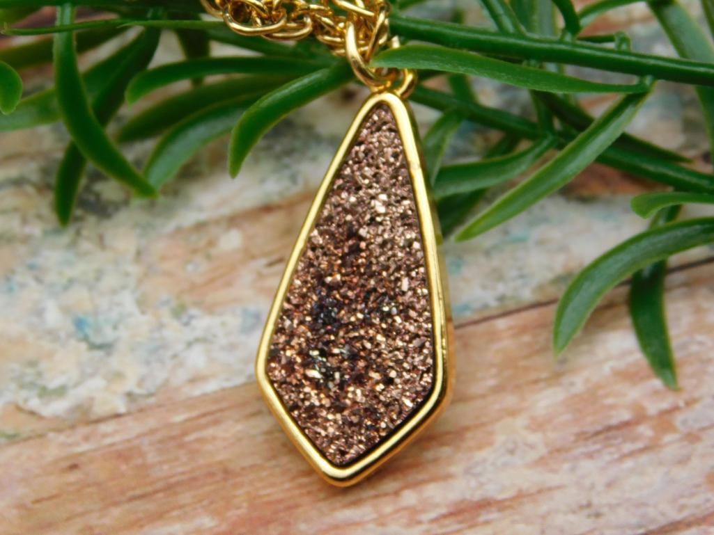 DRUZY QUARTZ PENDANT NECKLACE ROCK STONE LAPIDARY SPECIMEN: DRUZY QUARTZ PENDANT NECKLACE ROCK STONE LAPIDARY SPECIMEN