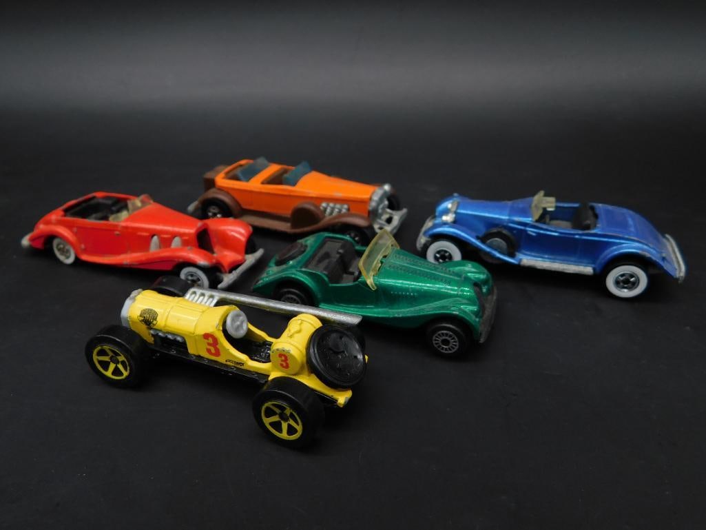 Set of 6 Die-Cast Toy Cars from Various Brands: This auction is for a set of 6 die-cast toy cars. The collection consists of detailed vehicles including various classic styles. Brands include Hot Wheels, Matchbox, and others as noted on the undersi