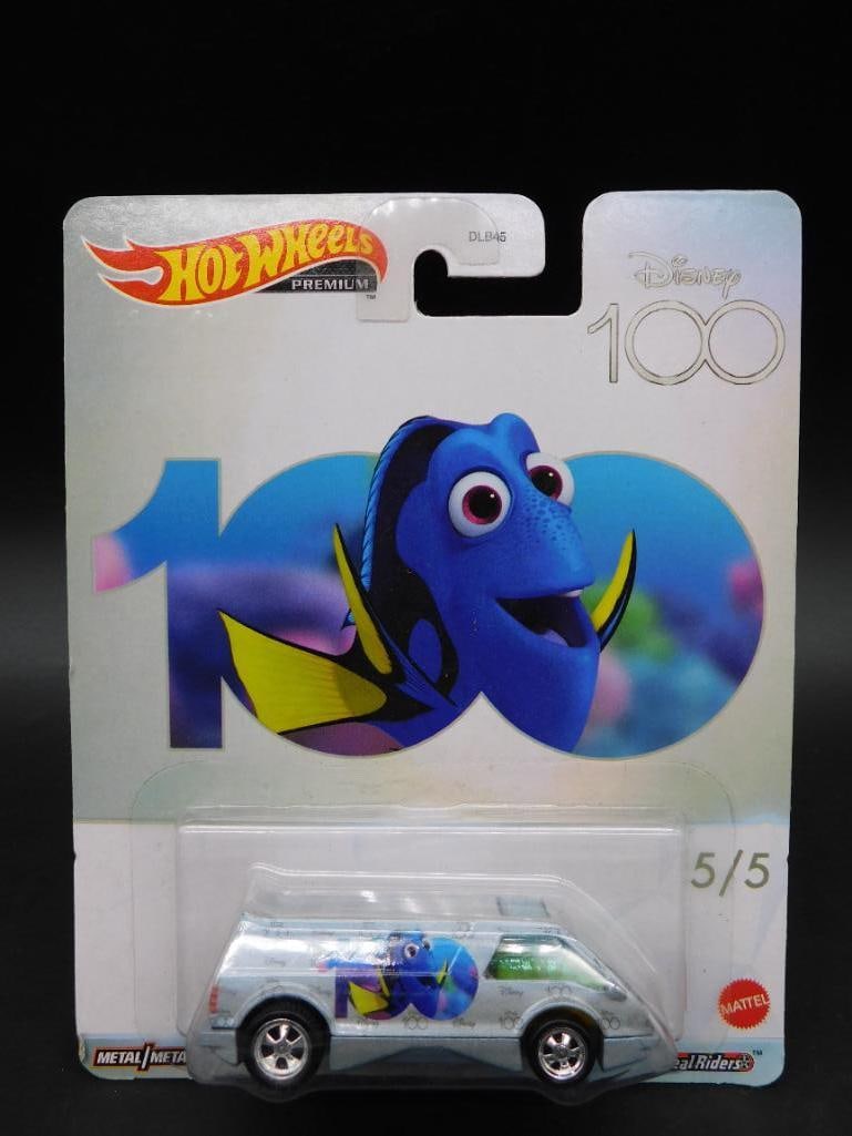 Hot Wheels Disney 100 Finding Nemo Dory Car (1 of 2)