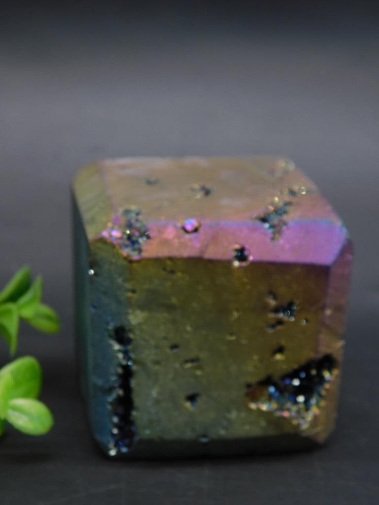 RAINBOW TITANIUM CUBE ROCK STONE LAPIDARY SPECIMEN: RAINBOW TITANIUM CUBE ROCK STONE LAPIDARY SPECIMEN