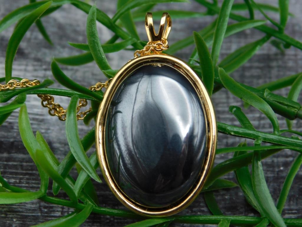HEMATITE PENDANT NECKLACE ROCK STONE LAPIDARY SPECIMEN: HEMATITE PENDANT NECKLACE ROCK STONE LAPIDARY SPECIMEN