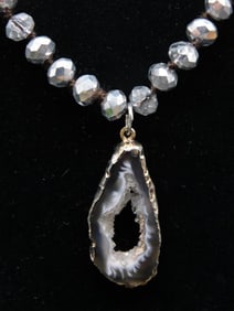 GEODE SLICE PENDANT ON SPARKLE BEAD NECKLACE ROCK STONE LAPIDARY SPECIMEN
