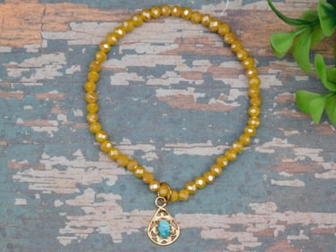 STONE PENDANT ON SPARKLE BEAD BRACELET
