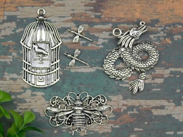 MIXED PENDANT LOT