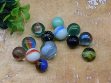 GLASS PLAYING MARBLES