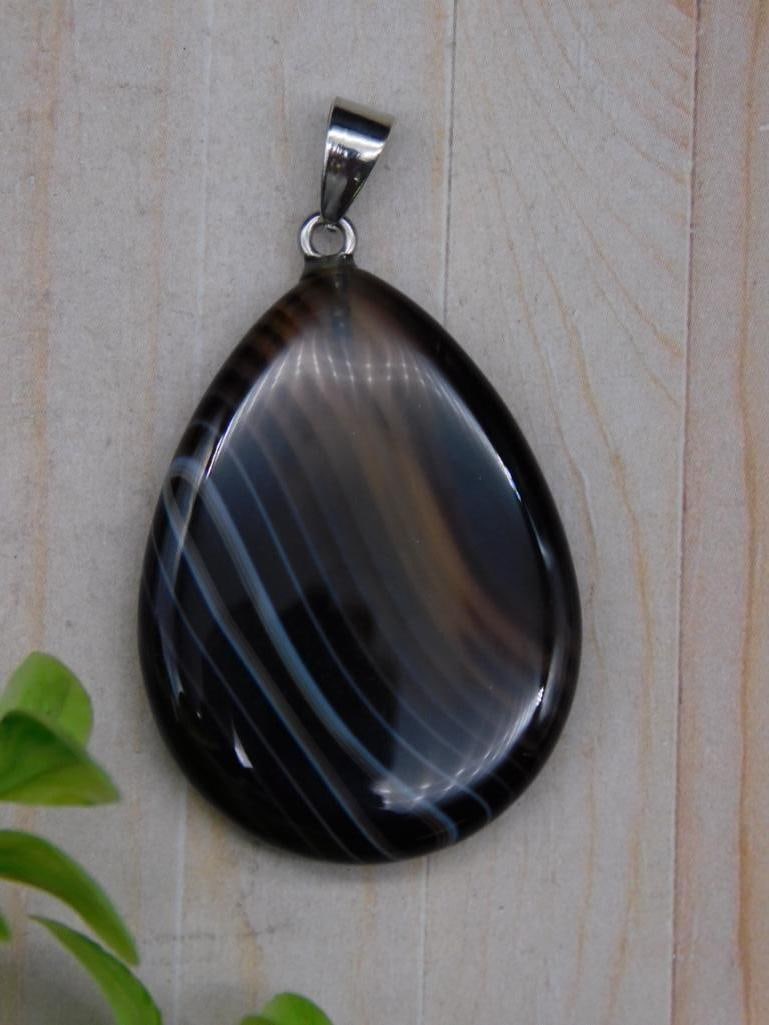 BANDED AGATE PENDANT ROCK STONE LAPIDARY SPECIMEN: BANDED AGATE PENDANT ROCK STONE LAPIDARY SPECIMEN