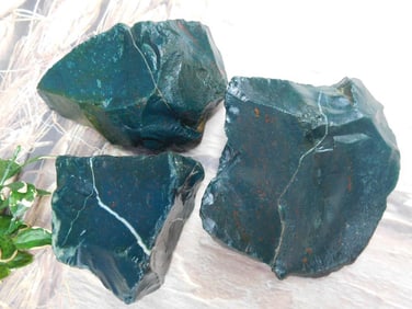 BLOODSTONE ROCK STONE LAPIDARY SPECIMEN