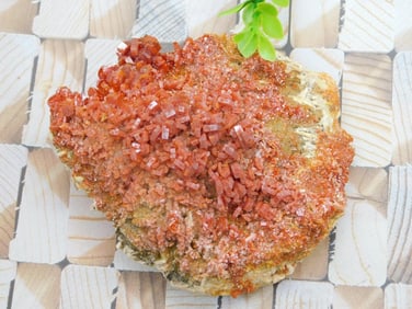 VANADINITE ROCK STONE LAPIDARY SPECIMEN