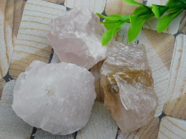 ROSE QUARTZ ROCK STONE LAPIDARY SPECIMEN
