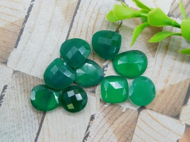 GREEN ONYX ROCK STONE LAPIDARY SPECIMEN