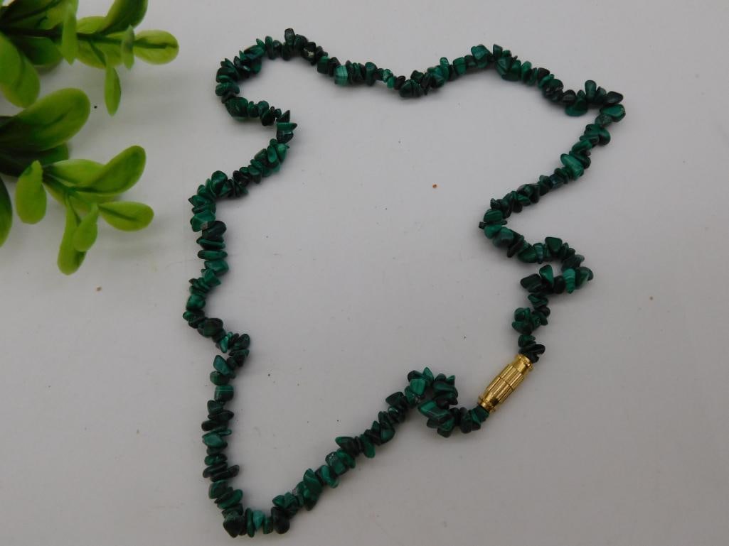 MALACHITE NECKLACE ROCK STONE LAPIDARY SPECIMEN: MALACHITE NECKLACE ROCK STONE LAPIDARY SPECIMEN
