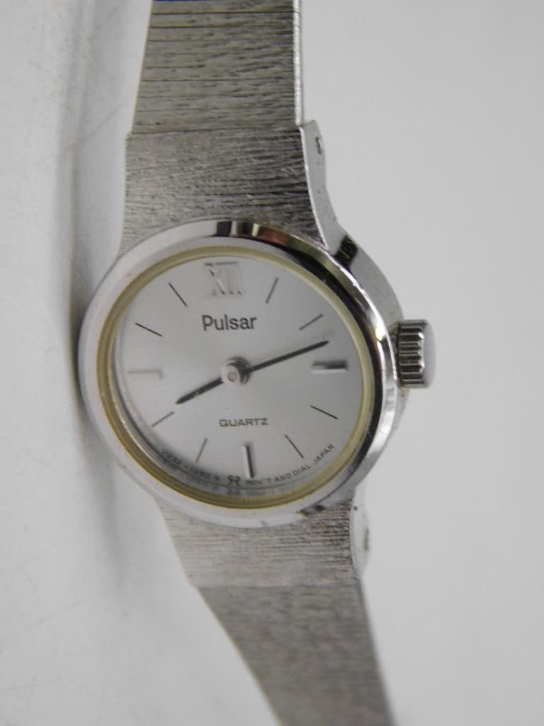 Pulsar Ladies Quartz Watch with Box and BraceletWATCHMAKER WATCHMAKING TOOLS: Pulsar ladies' quartz wristwatch with manual clasp closure. | Sleek silver-tone design with stainless steel bracelet. | White round dial displaying minimalistic hour markers and the brand logo. | Orig