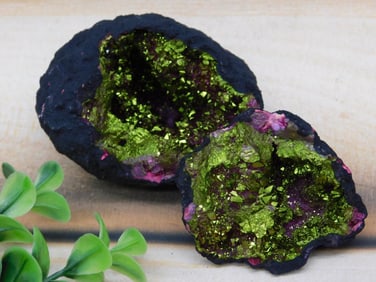 PURPLE AND GOLD GEODE ROCK STONE LAPIDARY SPECIMEN