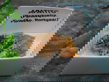 APATITE ROCK STONE LAPIDARY SPECIMEN