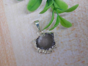 GEODE SLICE PENDANT ROCK STONE LAPIDARY SPECIMEN