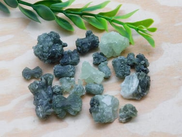 PREHNITE ROCK STONE LAPIDARY SPECIMEN