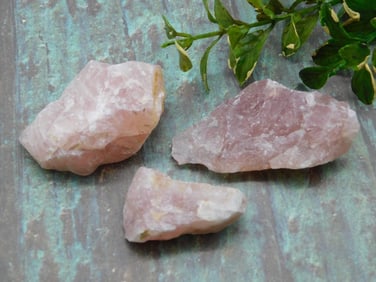 ROSE QUARTZ ROCK STONE LAPIDARY SPECIMEN