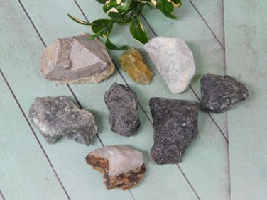MIXED ROUGH LOT ROCK STONE LAPIDARY SPECIMEN