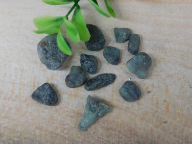 ROUGH EMERALD ROCK STONE LAPIDARY SPECIMEN