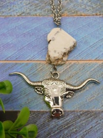 COW AND STONE NECKLACE ROCK STONE LAPIDARY SPECIMEN