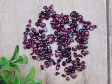 GARNET ROCK STONE LAPIDARY SPECIMEN