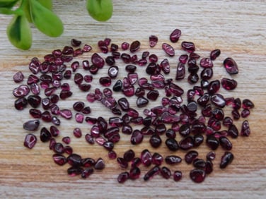 GARNET ROCK STONE LAPIDARY SPECIMEN