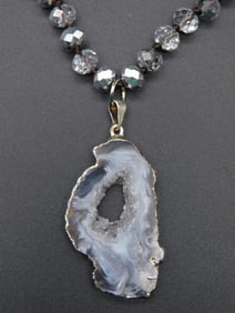 GEODE SLICE PENDANT ON SPARKLE BEAD NECKLACE VINTAGE ANTIQUE